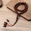 مسبحة أكريليك 33 حبة مخططة بمظهر خشبي — B4-33B-3 — بني قهوة داكن — Coffee-1