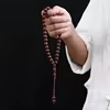 مسبحة أكريليك من 33 خرزة منقوشة 12×12 مم بطابع خشبي – A19-33C5-3 — M27 — بني مائل إلى الأحمر الداكن وخيط متناسق