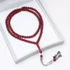 مسبحة بخيارات متعددة وسلاسل طرفية فضية اللون – H42-45F-2-1 — A2-99G18-L19 — أحمر داكن مع سلاسل وزخارف طرفية فضية اللون